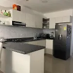 Apartamento remodelado amoblado
