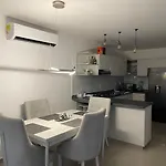 Apartamento remodelado amoblado